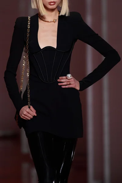 Look 18